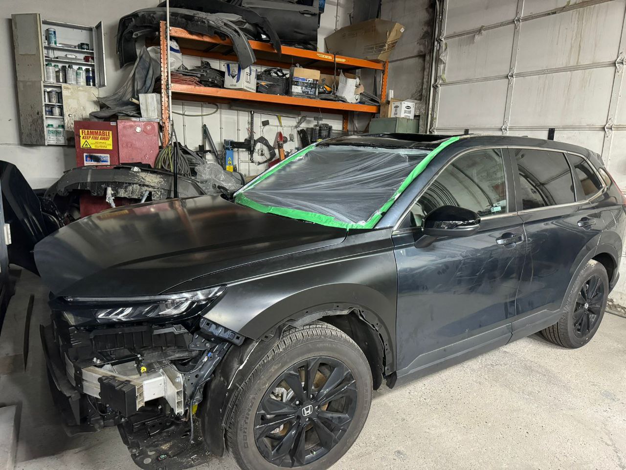 Vehículo en reparación de colisión en el taller de Iconic Motor